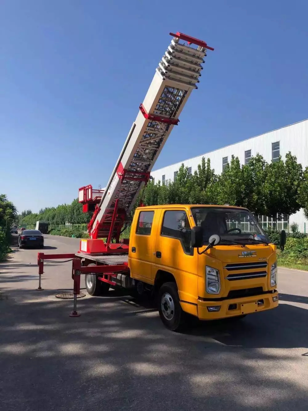 东平附近的云梯车出租服务：轻松解决高空作业需求