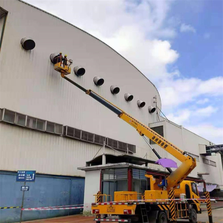 东平高空作业车出租服务：专业广告牌安装解决方案