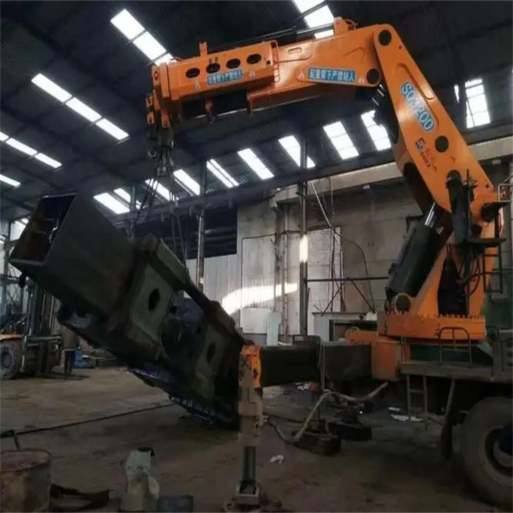 东平200吨折臂吊出租